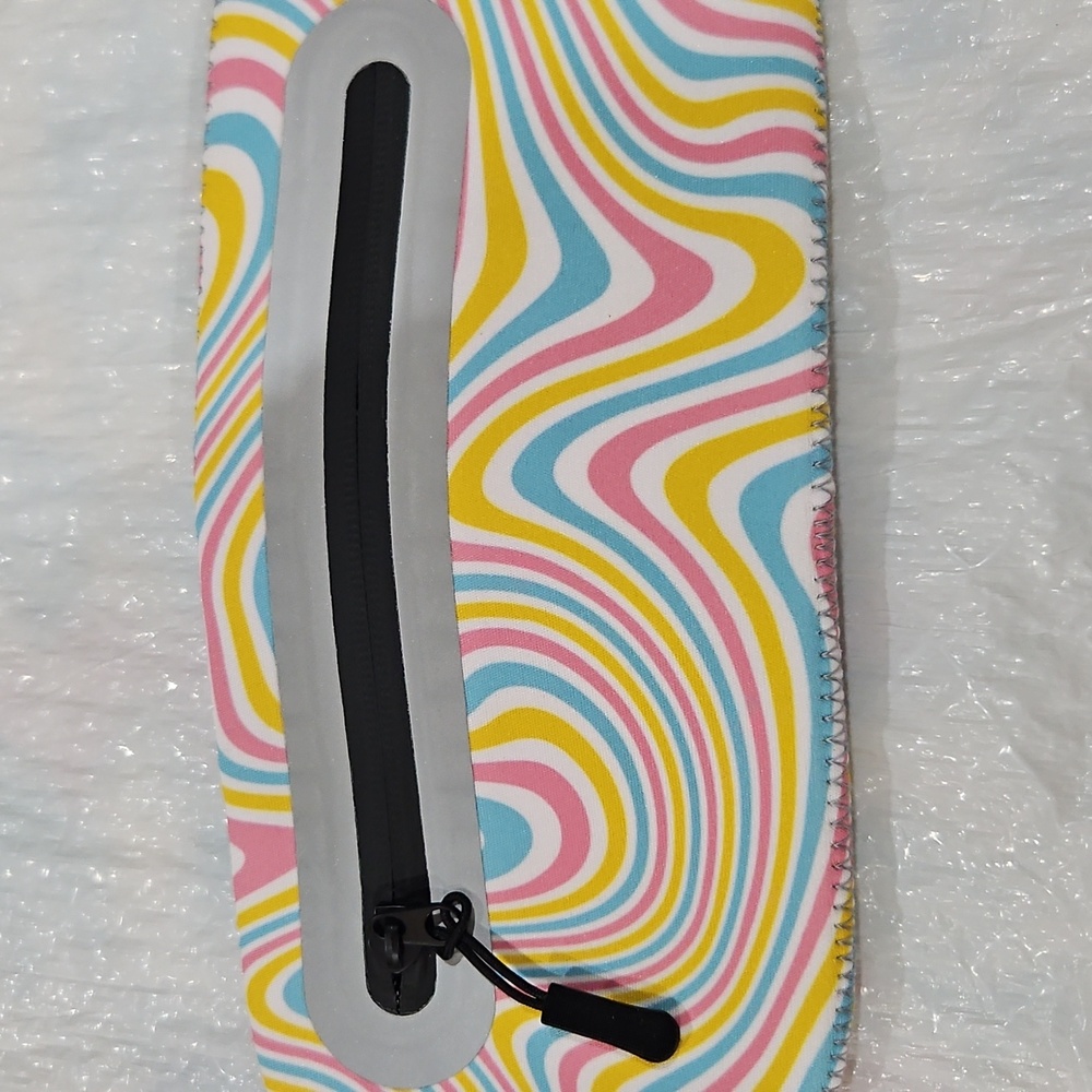 Running Pouch - Picture 2 of 3